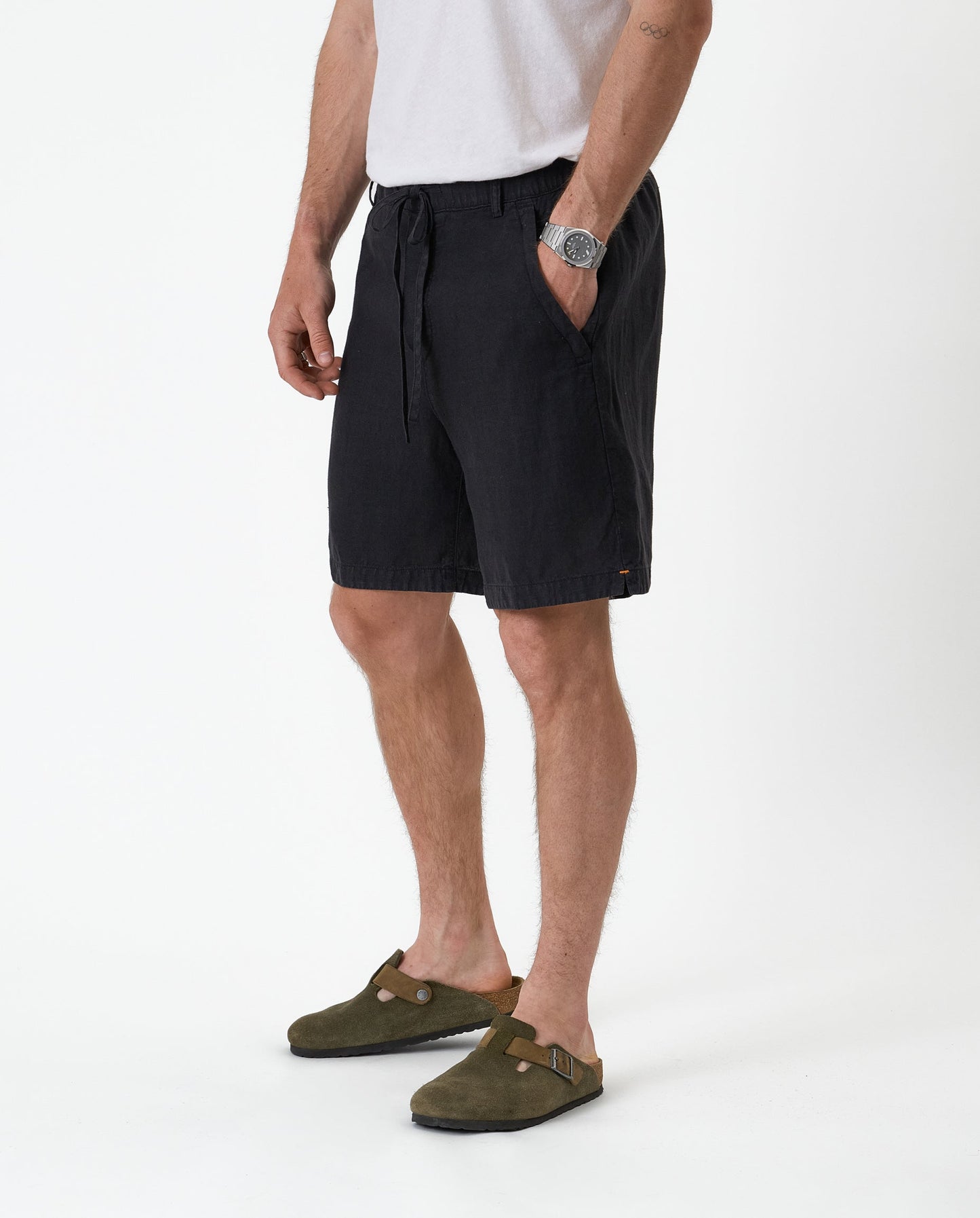 The Holiday Linen Short