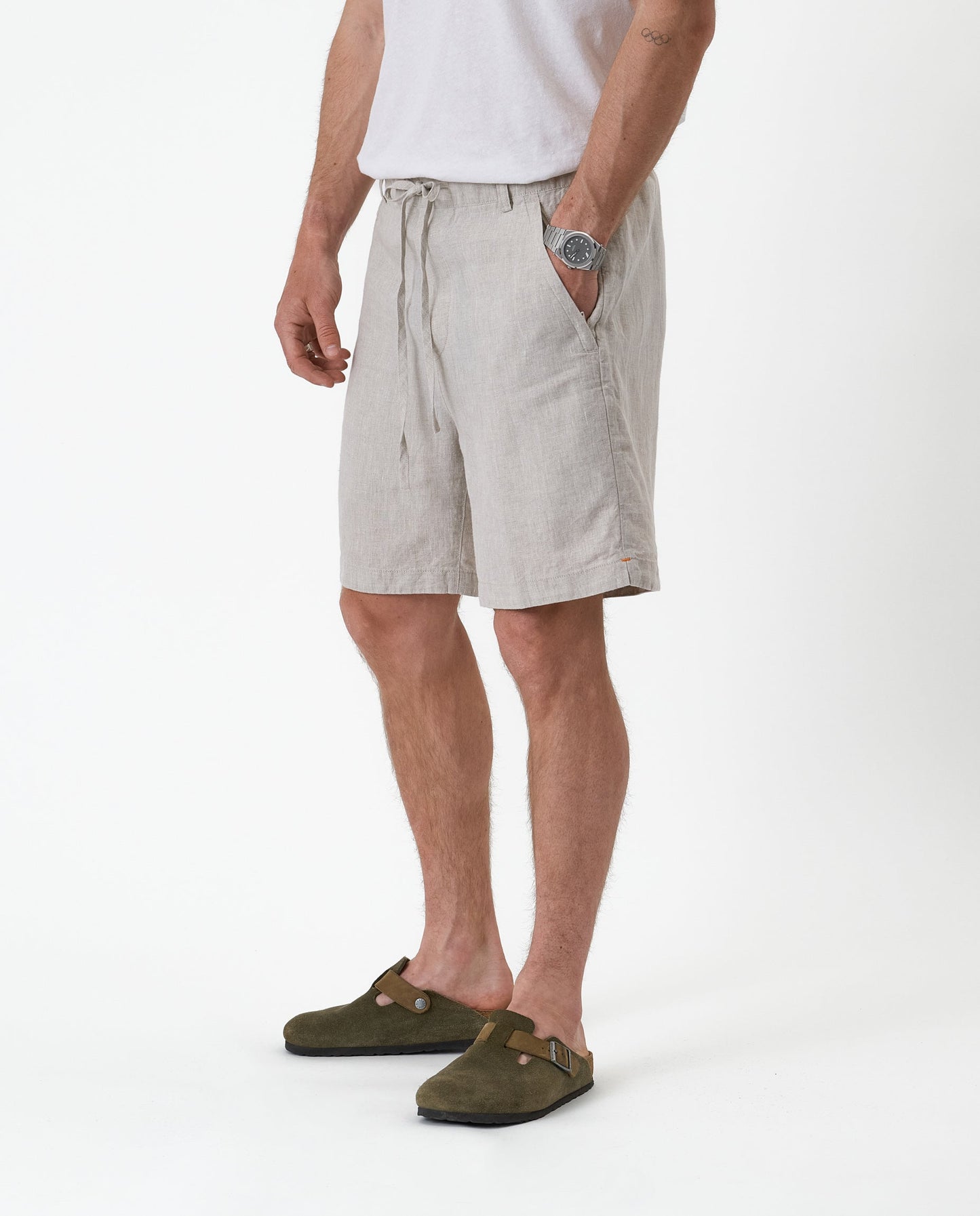 The Holiday Linen Short
